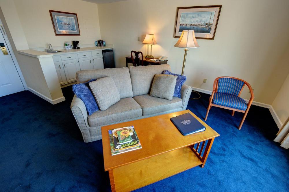 King Suite with River View  interior