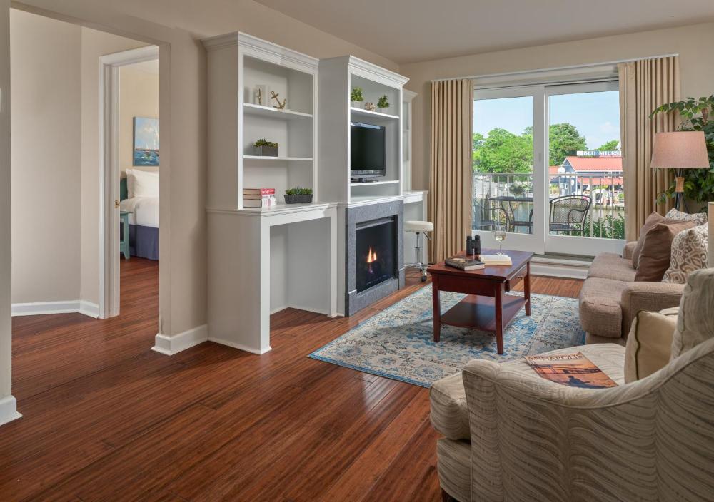 Captain's Suite interior